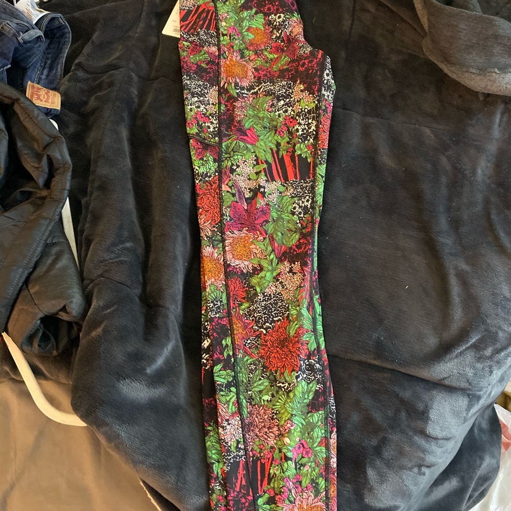 Lululemon Speed up Tight. RARE Brand New
